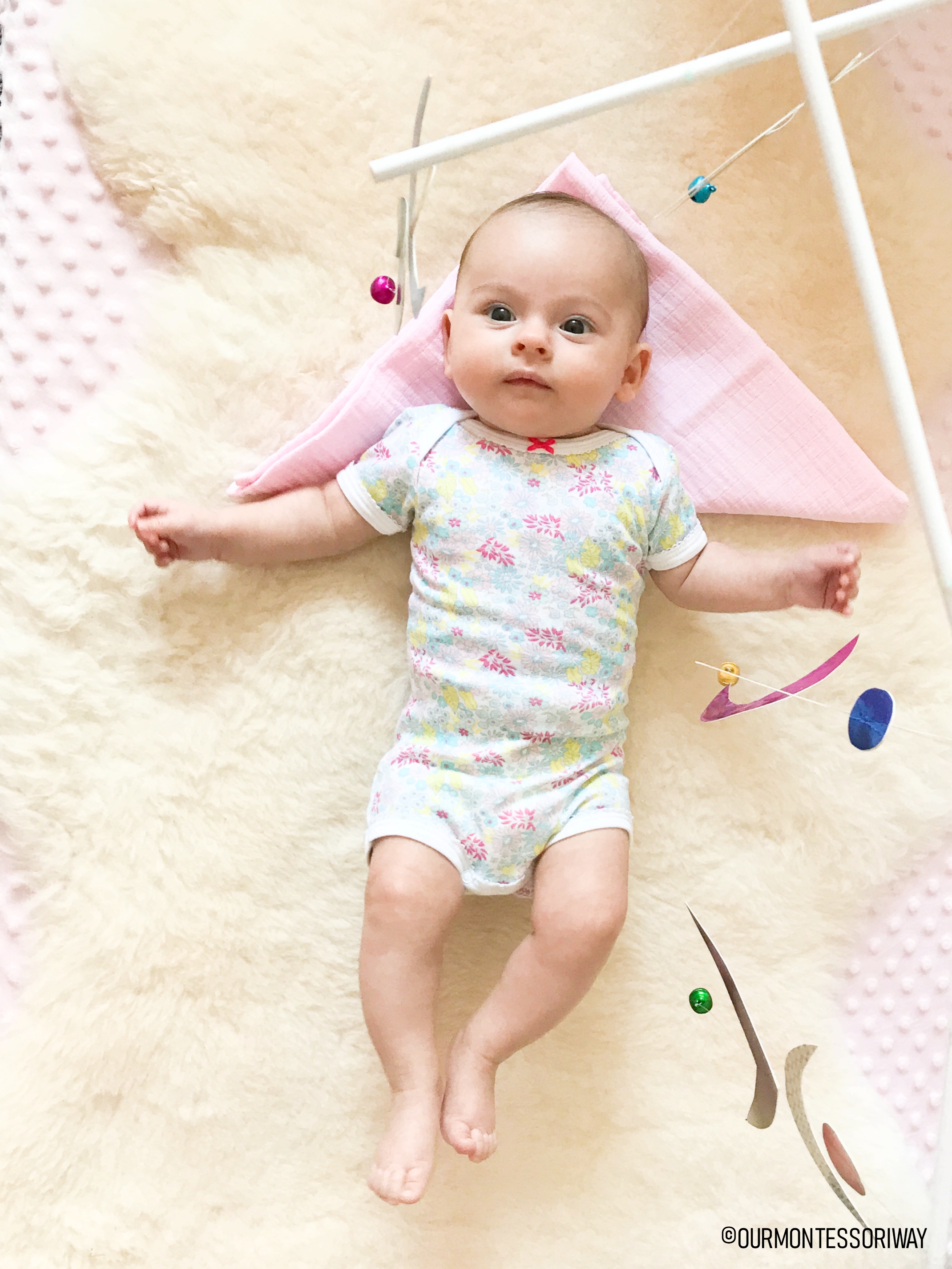 Baby mit Tänzer Mobile 