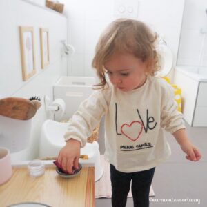 Montessori Badezimmer Waschtsich Haarspange auswählen