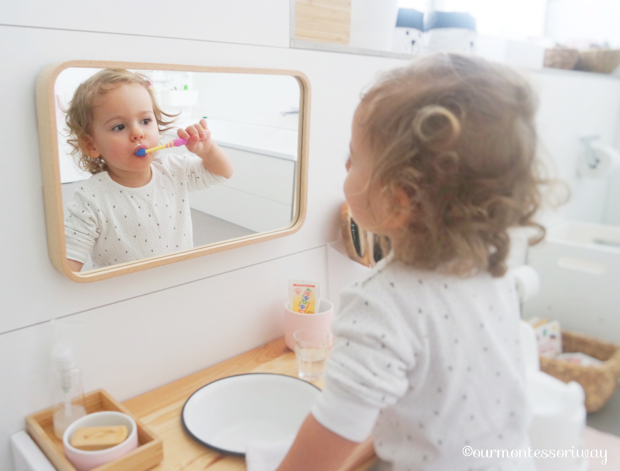 Montessori Badezimmer Waschtisch Zähne putzen