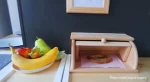 Montessori Kinderküche Brotkasten und Obstkorb