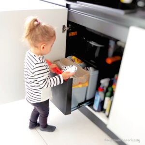 Montessori Kinderküche Minikühlschrank Snack Abfall wegbringen