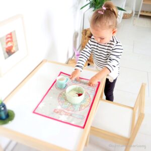 Montessori Kinderküche Snack Tisch decken