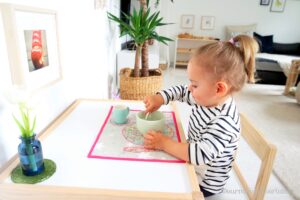 Montessori Kinderküche Minikühlschrank Snack Tisch decken