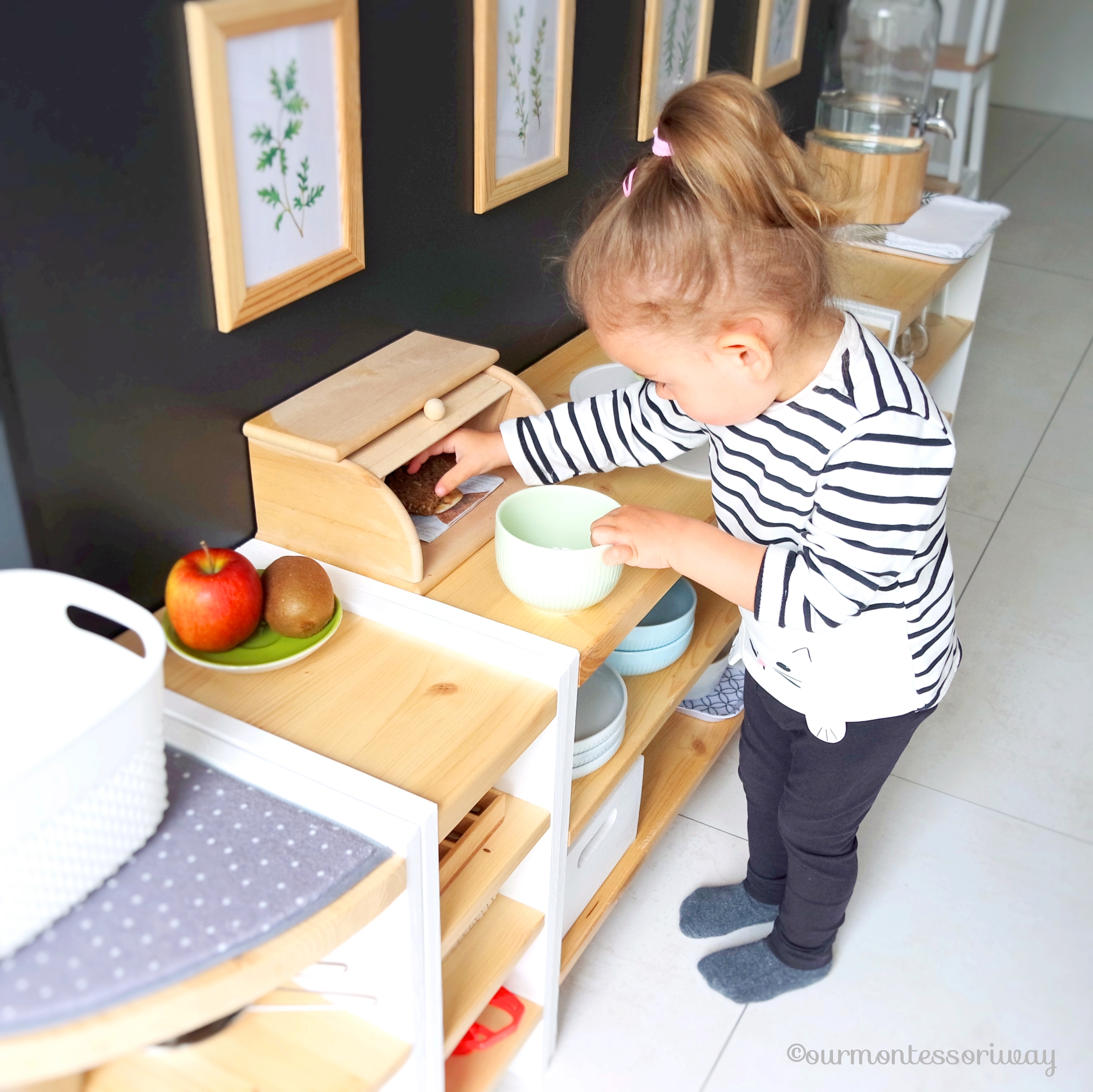 Snack zubereiten - Brot holen