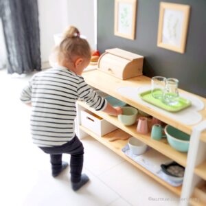 Montessori Kinderküche Snack Schale holen