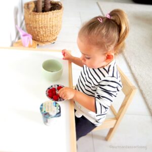 Montessori Kinderküche Minikühlschrank Snack Himbeeren
