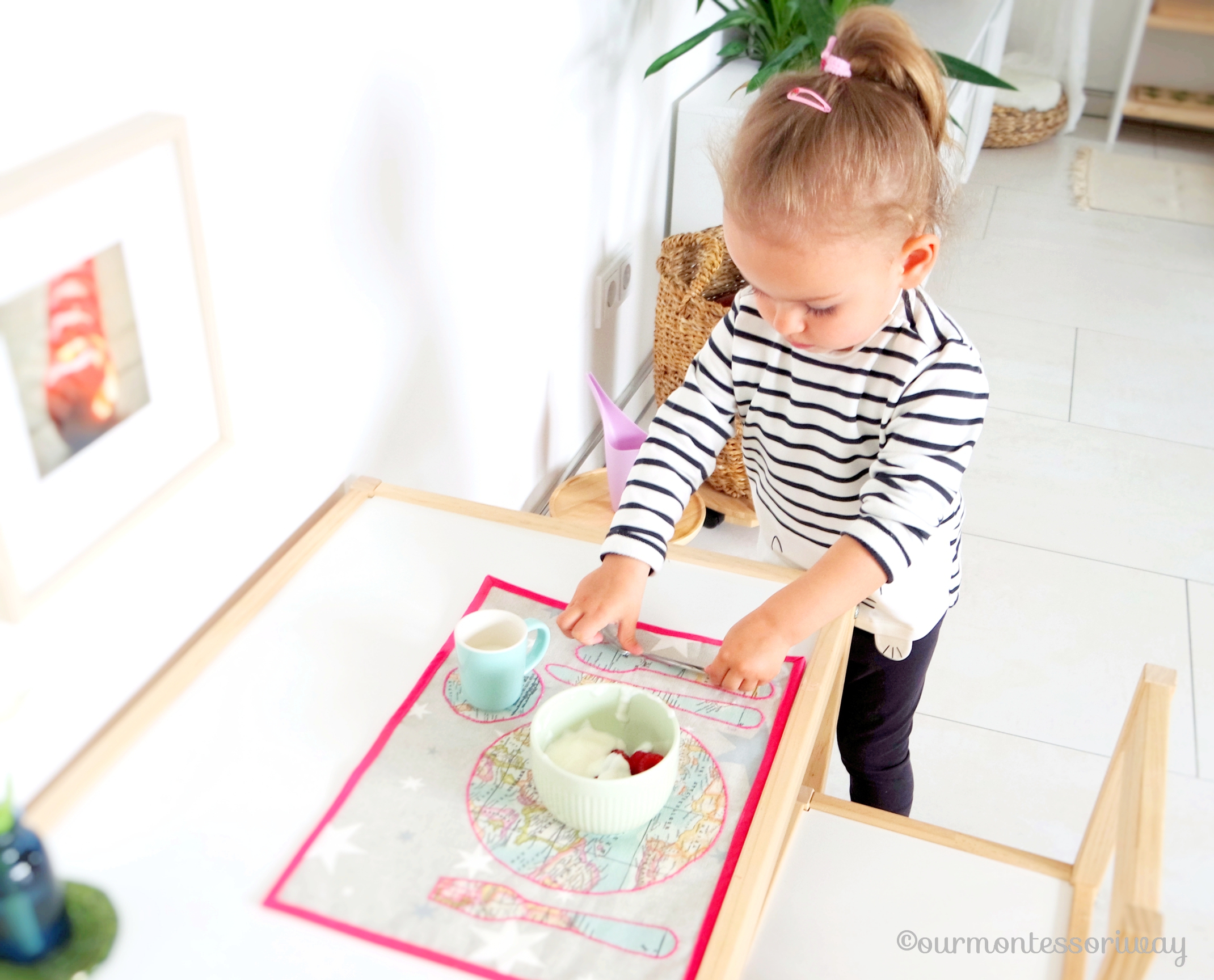 Montessori Kinderküche Minikühlschrank Snack Tisch decken