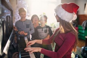 Weihnachtslieder singen mit Kindern: gemeinsames Musizieren