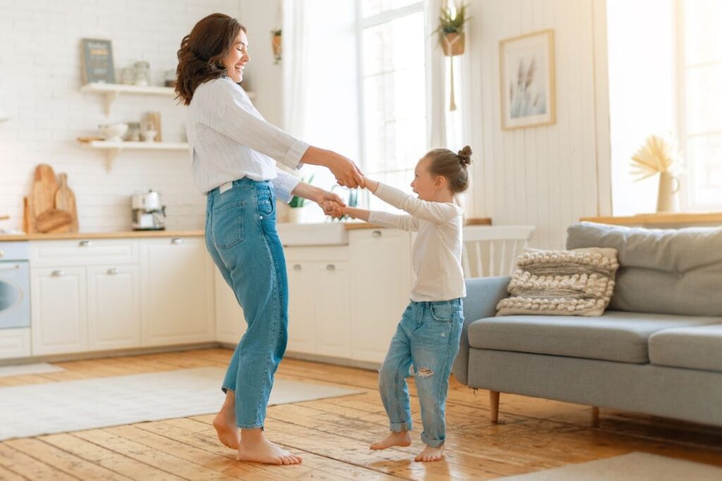 Tanzen und singen mit Kindern